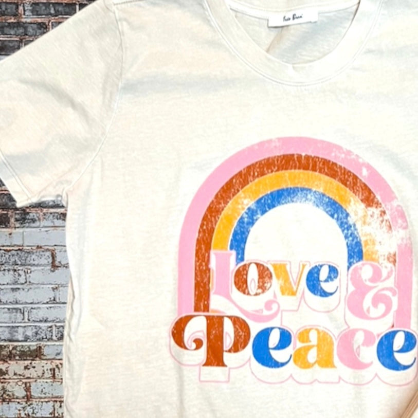 Love and Peace Tee – Chic Boutique